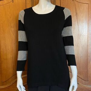 Bloomingdales Sweater Design History Black & Gray 3/4 Sleeves Size Medium